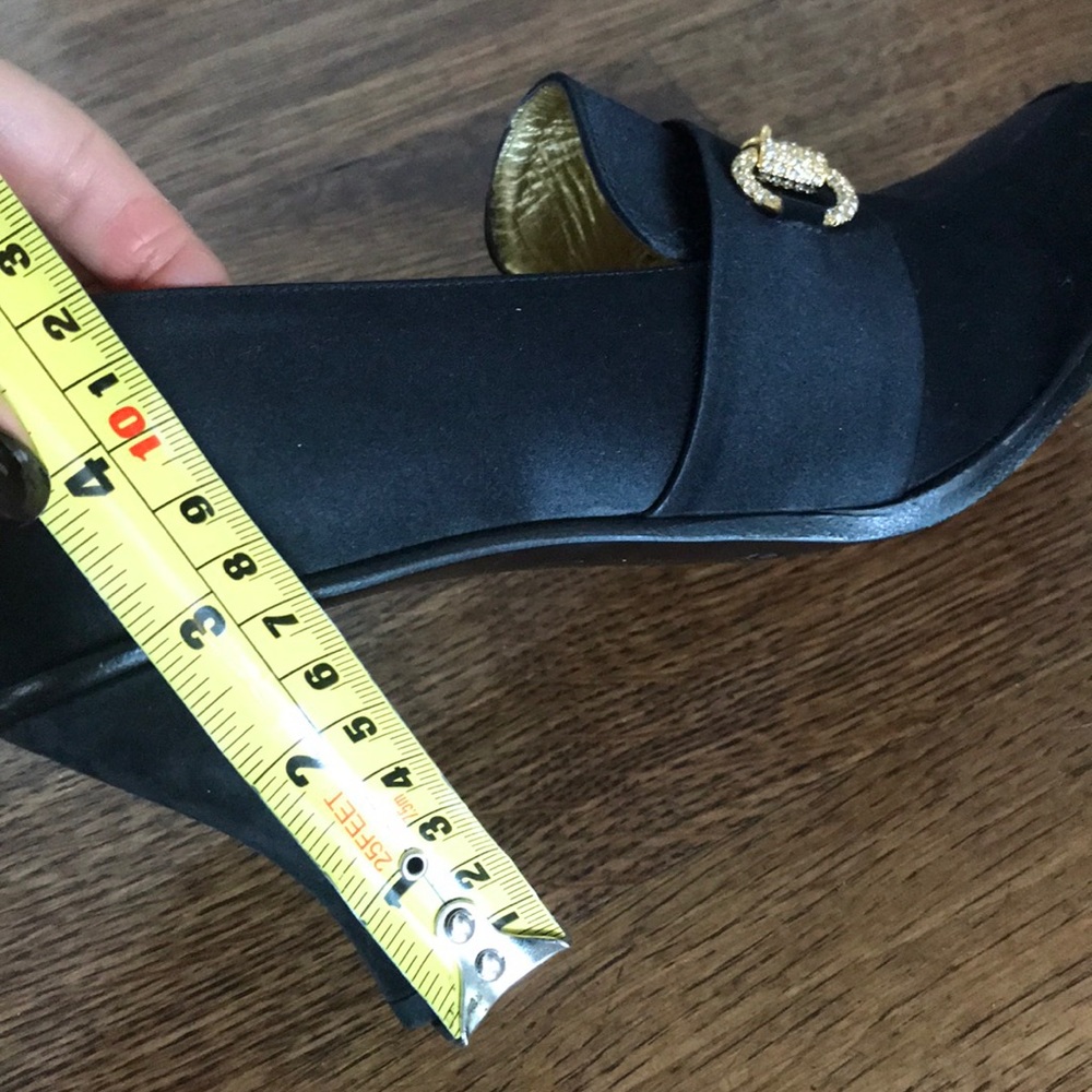 💯% Authentic Gucci heels in amazing condition😍 - Picture 7 of 8